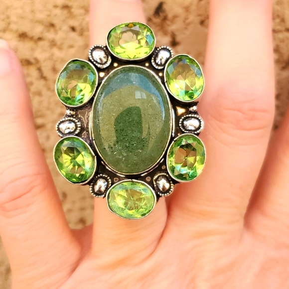 New Oversized Green Apatite and Tsavorite 925 Silver Statement Ring. - Picture 10 of 16